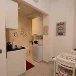 A Due Passi Dalla Lanterna