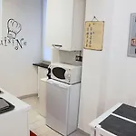 A Due Passi Dalla Lanterna Генуя