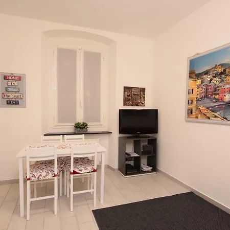 A Due Passi Dalla Lanterna Apartman