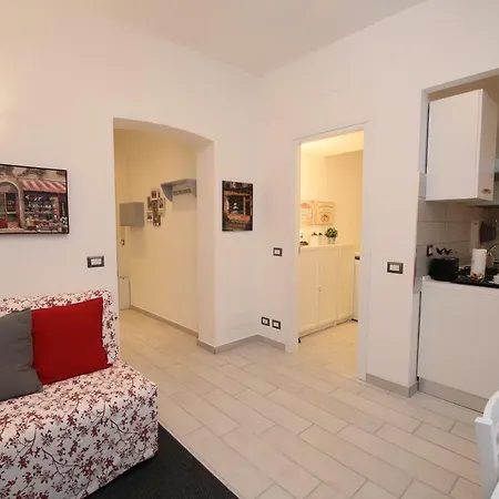 A Due Passi Dalla Lanterna